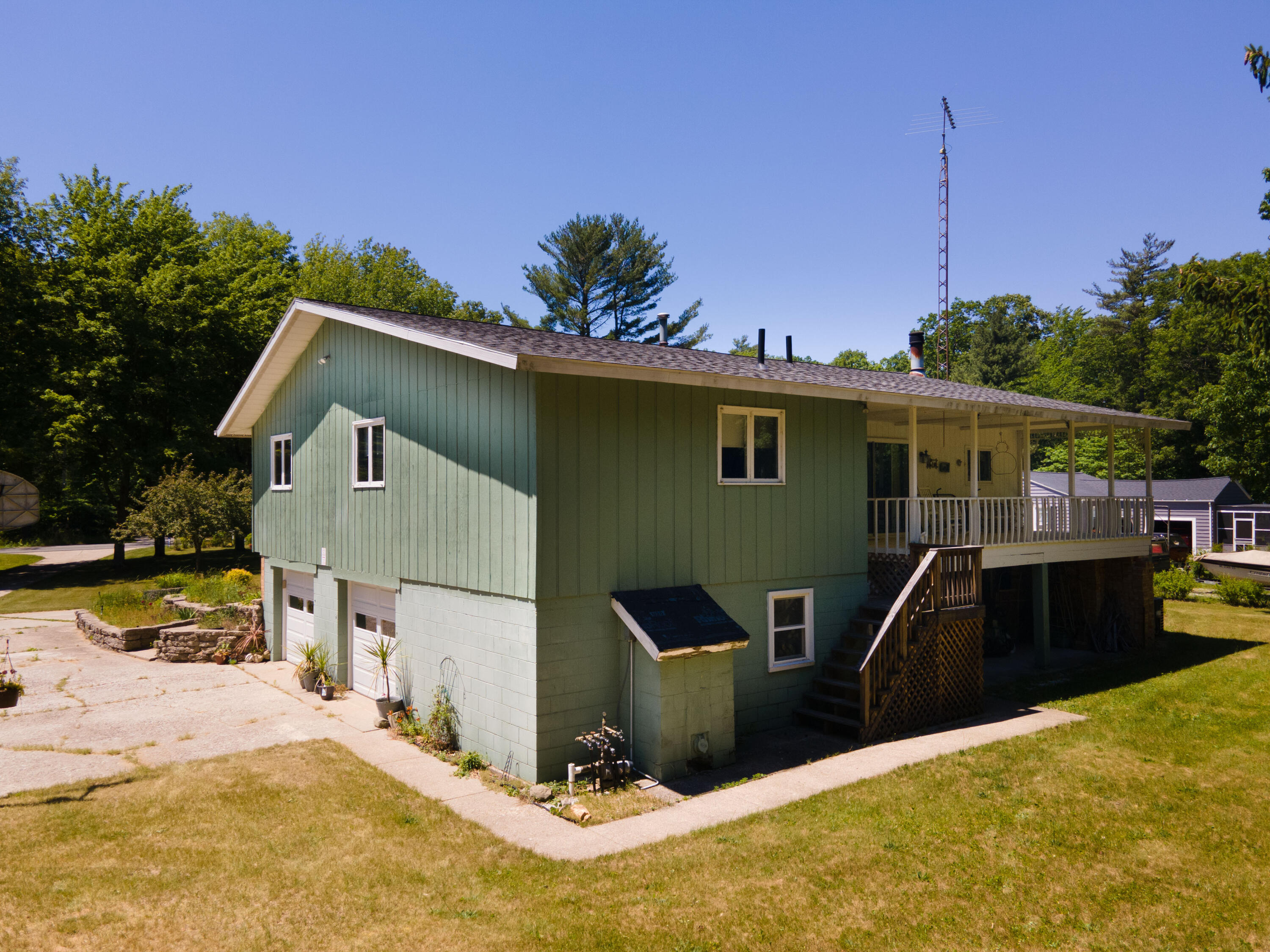 480 North Peterson Road Muskegon, MI 49445 - Photo 5 of 33 5. Exterior Rear Left Corner