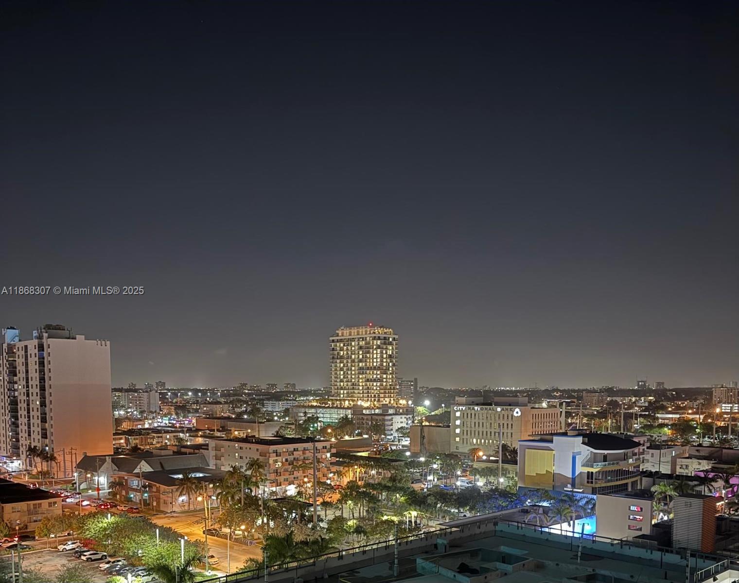 6899 Collins Avenue, Unit 1010 Miami Beach, FL 33141 - Photo 29 of 37 a view of a city