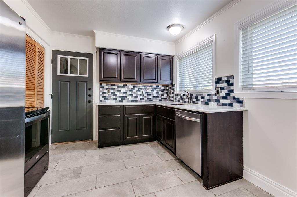 110 Ocean Drive Richardson, TX 75081 - Photo 5 of 20 a kitchen with a stove sink and refrigerator