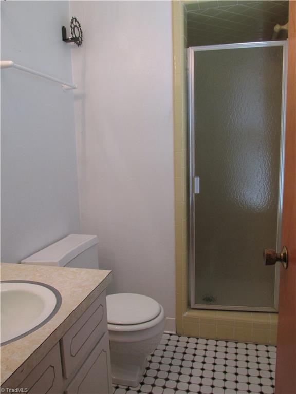 2303 Dover Place High Point, NC 27265 - Photo 12 of 17 Gallery Image 12