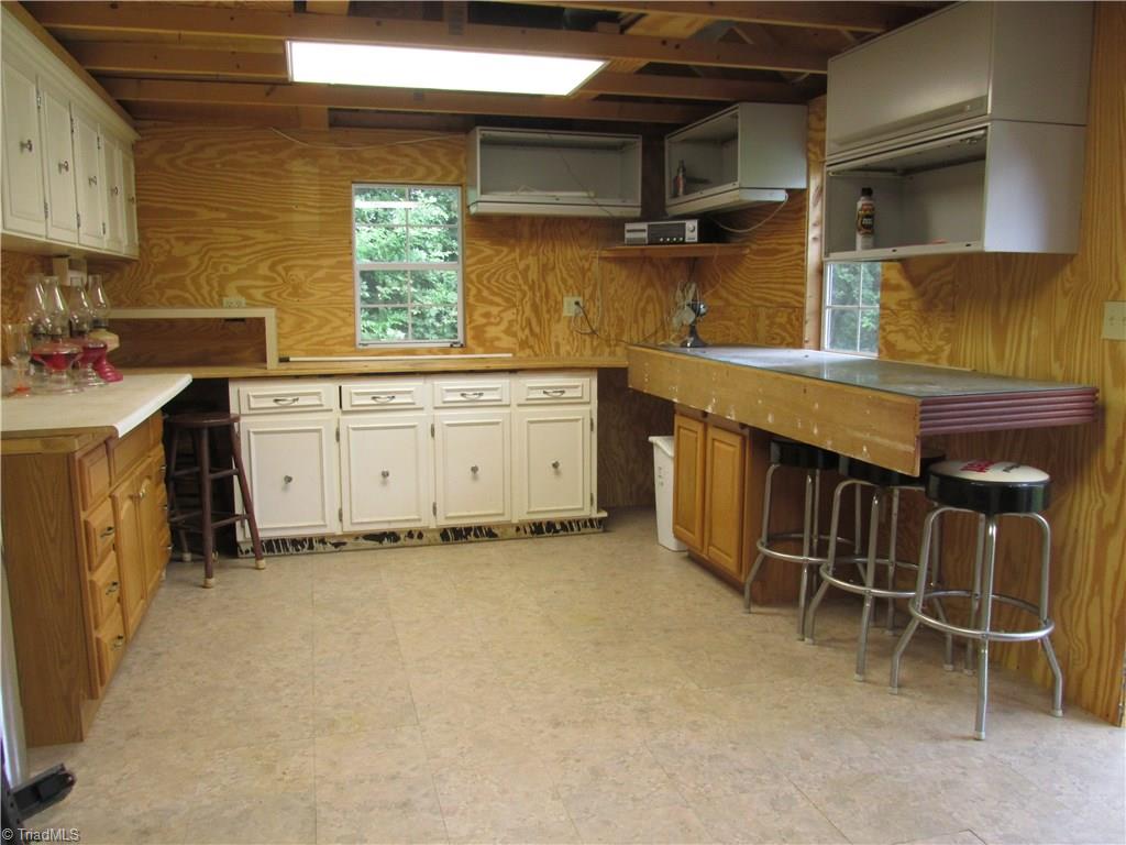 2303 Dover Place High Point, NC 27265 - Photo 17 of 17 Workshop with electricty.
