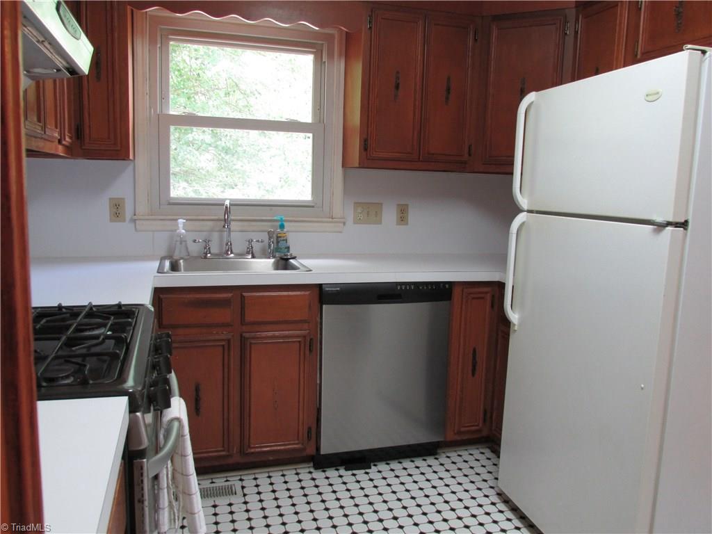 2303 Dover Place High Point, NC 27265 - Photo 8 of 17 Gallery Image 8