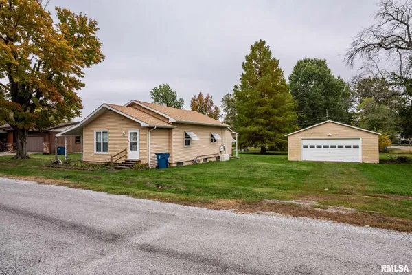 $120,000 | 308 West Flora Street, Valier, IL 62891