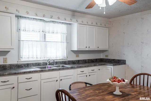 $130,000 | 308 West Flora Street, Valier, IL 62891