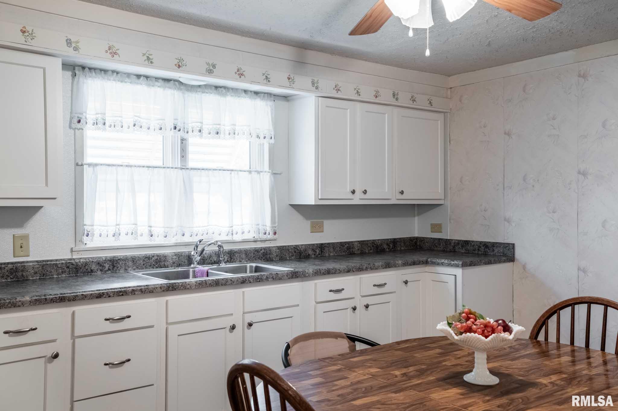 308 West Flora Street Valier, IL 62891 - Photo 11 of 25