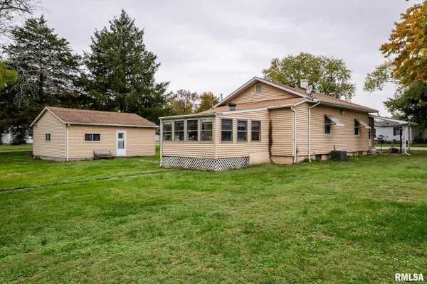 $120,000 | 308 West Flora Street, Valier, IL 62891