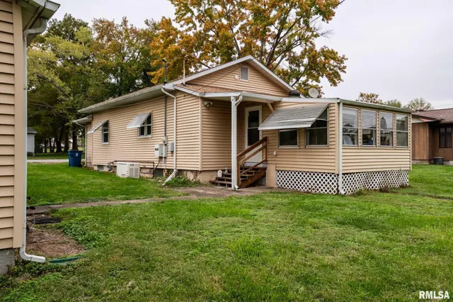 $130,000 | 308 West Flora Street, Valier, IL 62891