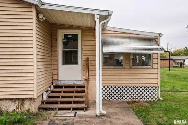 $120,000 | 308 West Flora Street, Valier, IL 62891