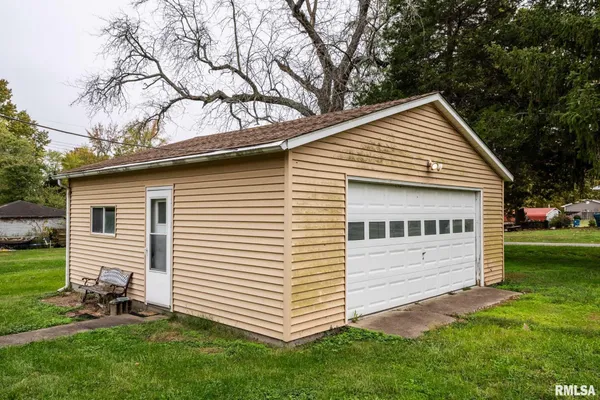 $120,000 | 308 West Flora Street, Valier, IL 62891