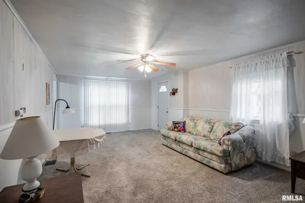 $120,000 | 308 West Flora Street, Valier, IL 62891