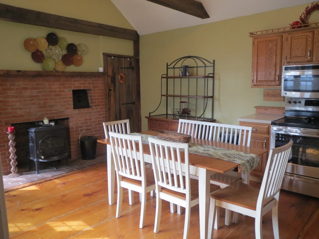 34 Maple Street Middleton, MA 01949 - Photo 4 of 29 Gallery Image 4