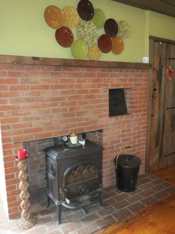 34 Maple Street Middleton, MA 01949 - Photo 5 of 29 Gallery Image 5