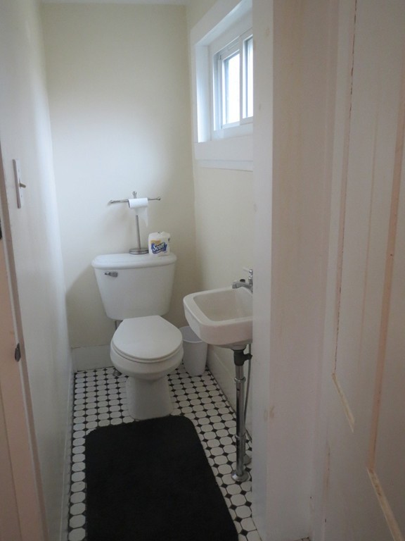 34 Maple Street Middleton, MA 01949 - Photo 7 of 29 Gallery Image 7