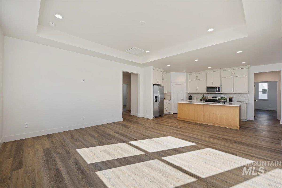 178 Maxine Lane, Unit HOMESITE 204 Kimberly, ID 83341 - Photo 8 of 24 Oversized living area with high ceilings. 16" X 16'9"