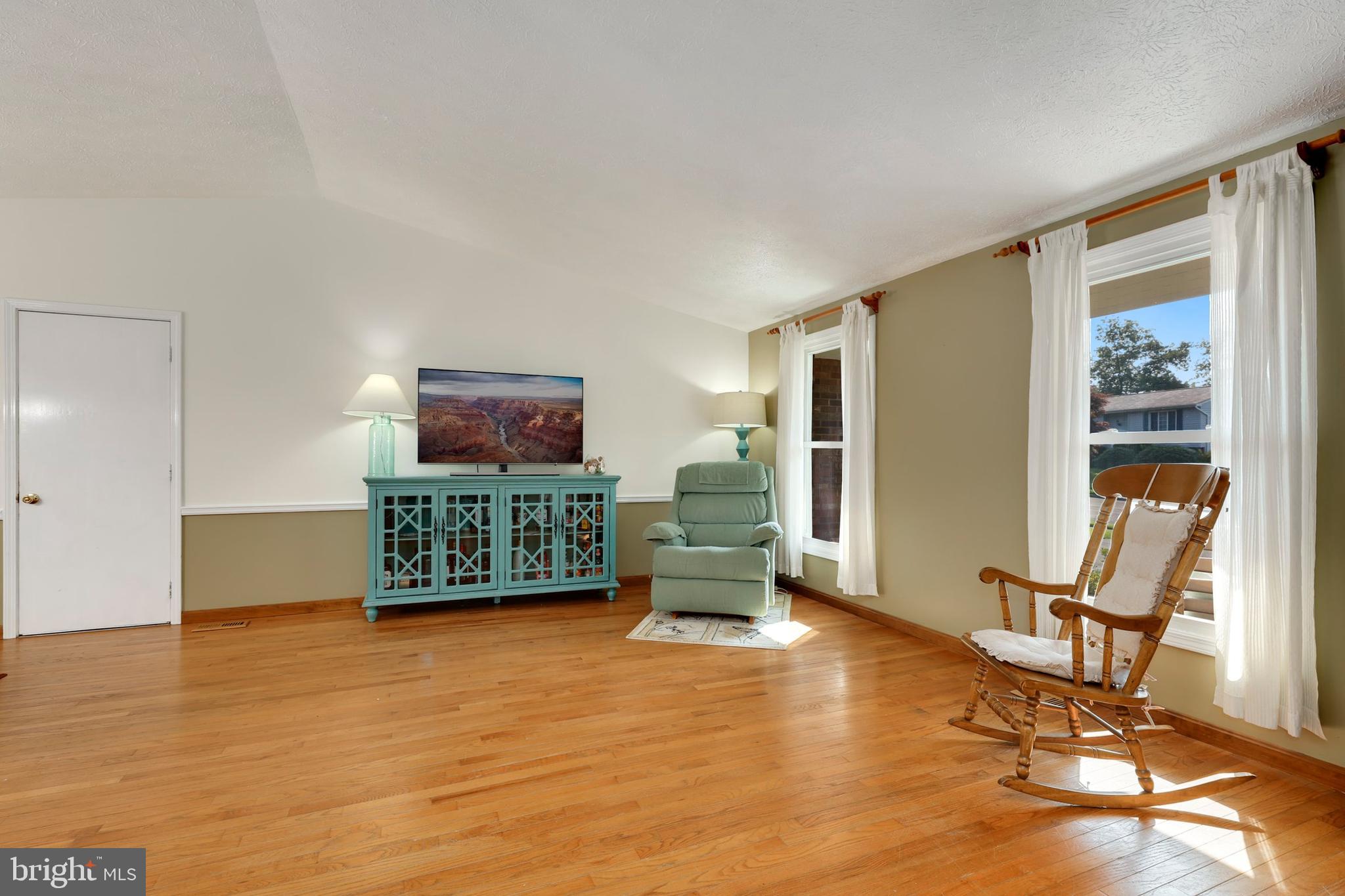 8062 Winding Way Court Springfield, VA 22153 - Photo 6 of 35 Gallery Image 6