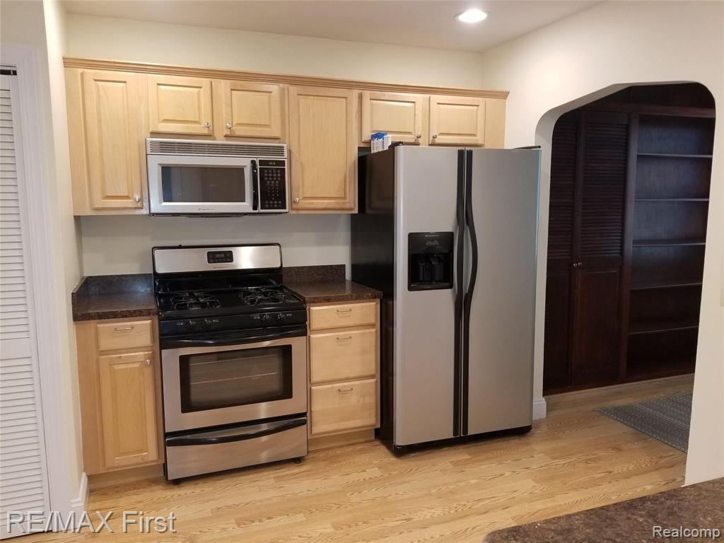 2239 Ridgemont Road Grosse Pointe, MI 48236 - Photo 2 of 19