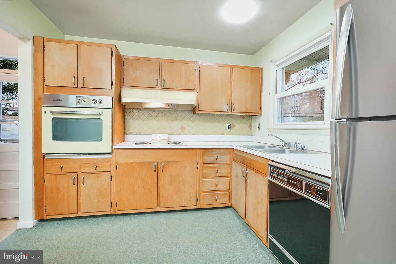 9403 Avenel Road Silver Spring, MD 20903 - Photo 7 of 39