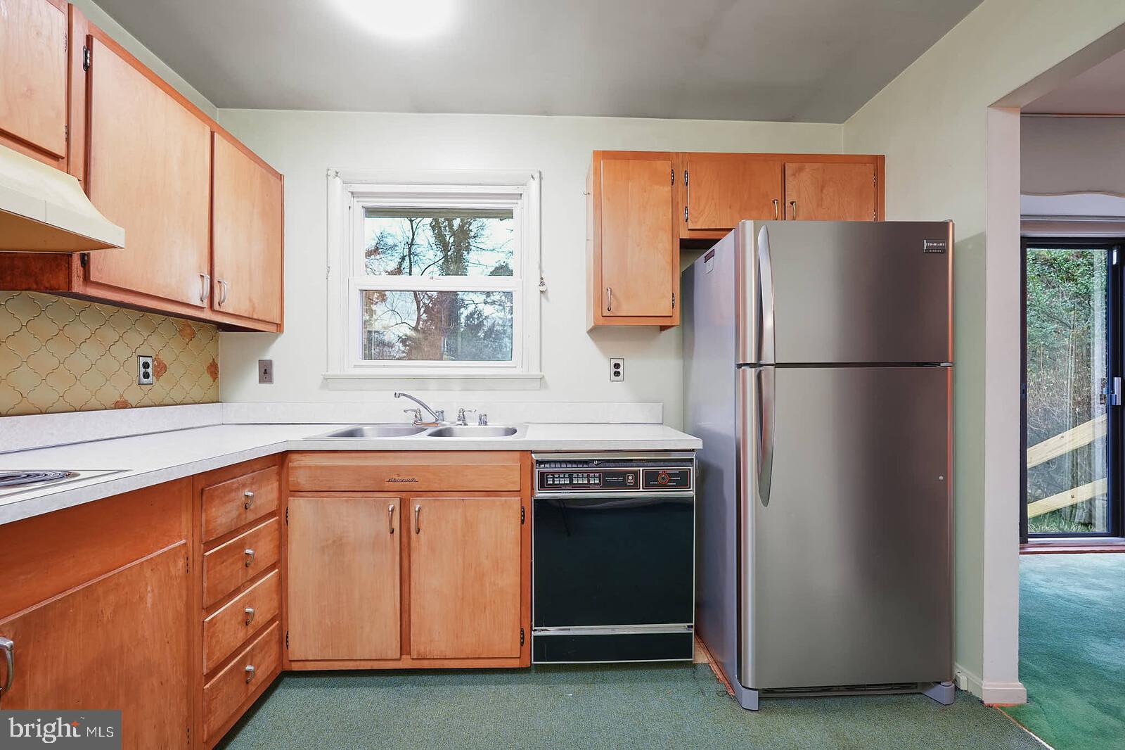 9403 Avenel Road Silver Spring, MD 20903 - Photo 8 of 39