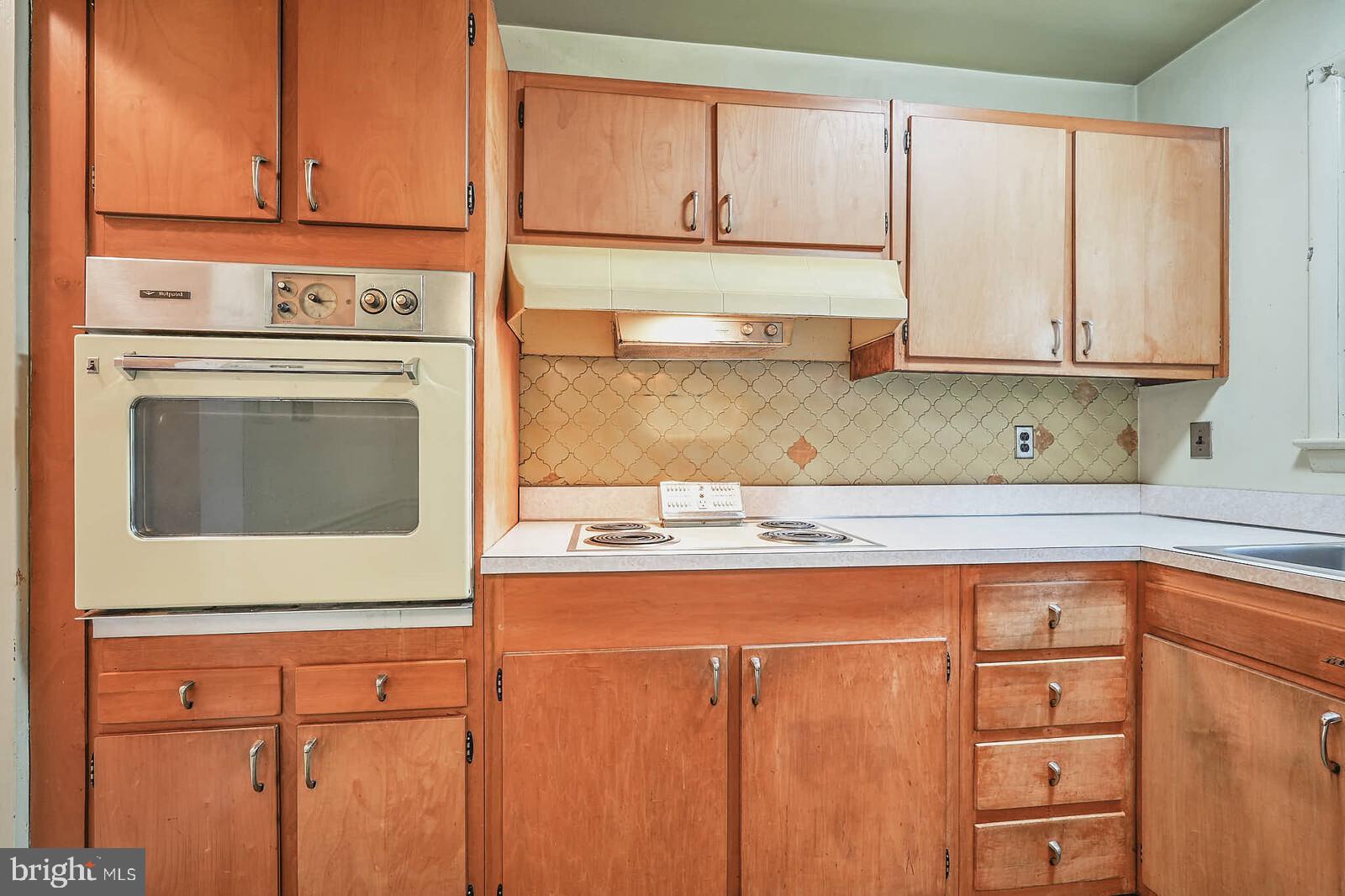 9403 Avenel Road Silver Spring, MD 20903 - Photo 9 of 39