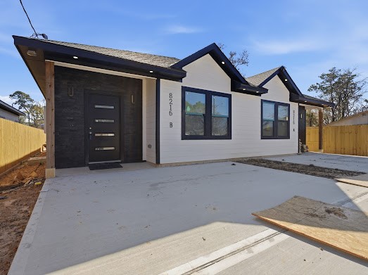 8216 Locksley Road, Unit B Houston, TX 77078 - Photo 2 of 15 a view of a house with a garage