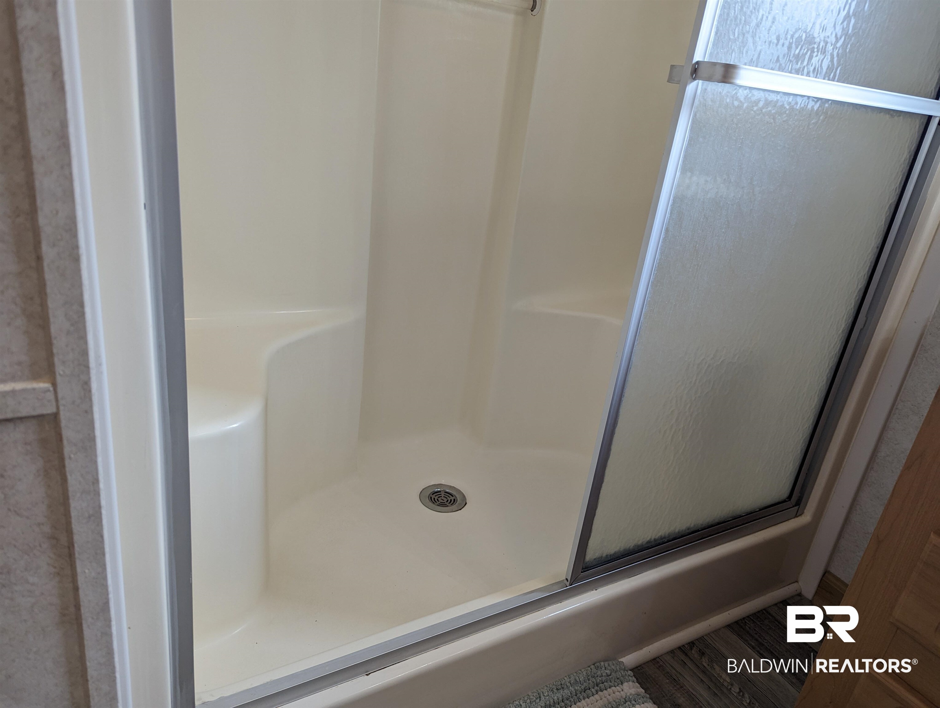 24711 Miflin Road, Unit B9 Elberta, AL 36530 - Photo 18 of 50 Shower with Seats