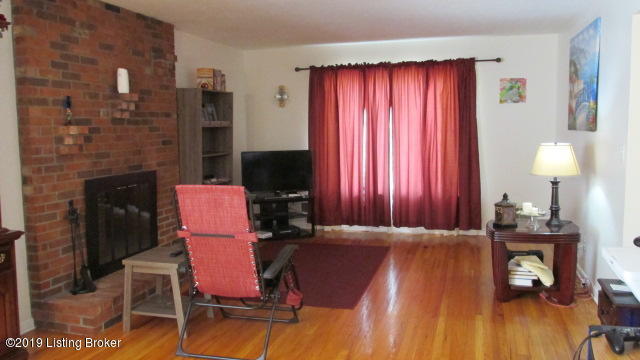 8231 Delido Road Louisville, KY 40219 - Photo 4 of 24 living room