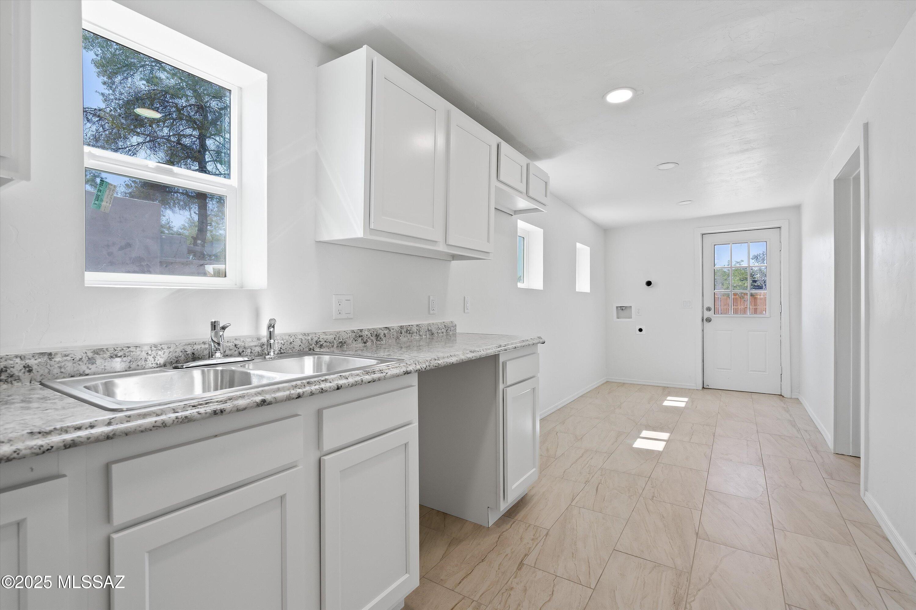 419 East Yavapai Road Tucson, AZ 85705 - Photo 5 of 17 Gallery Image 5