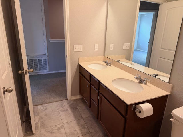 329 Los Cobos Lane Georgetown, TX 78626 - Photo 28 of 40 a bathroom with a sink and a mirror