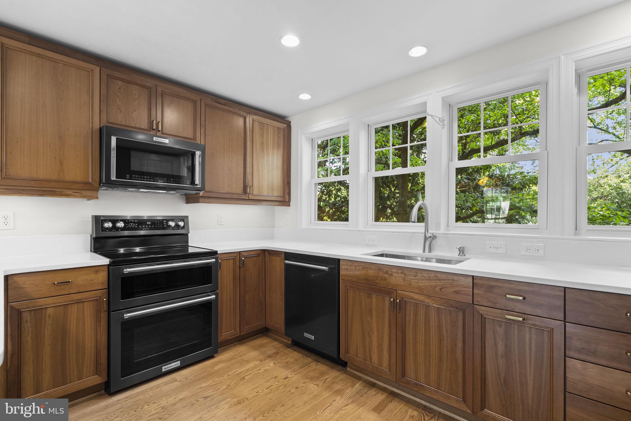 213 Crestmoor Circle Silver Spring, MD 20901 - Photo 11 of 42 Kitchen