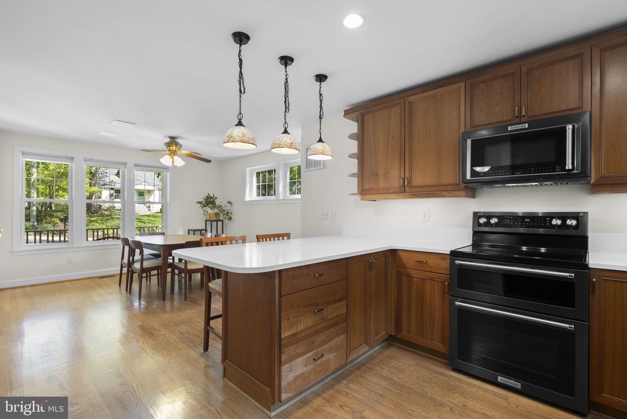 213 Crestmoor Circle Silver Spring, MD 20901 - Photo 12 of 42 Kitchen and dining room
