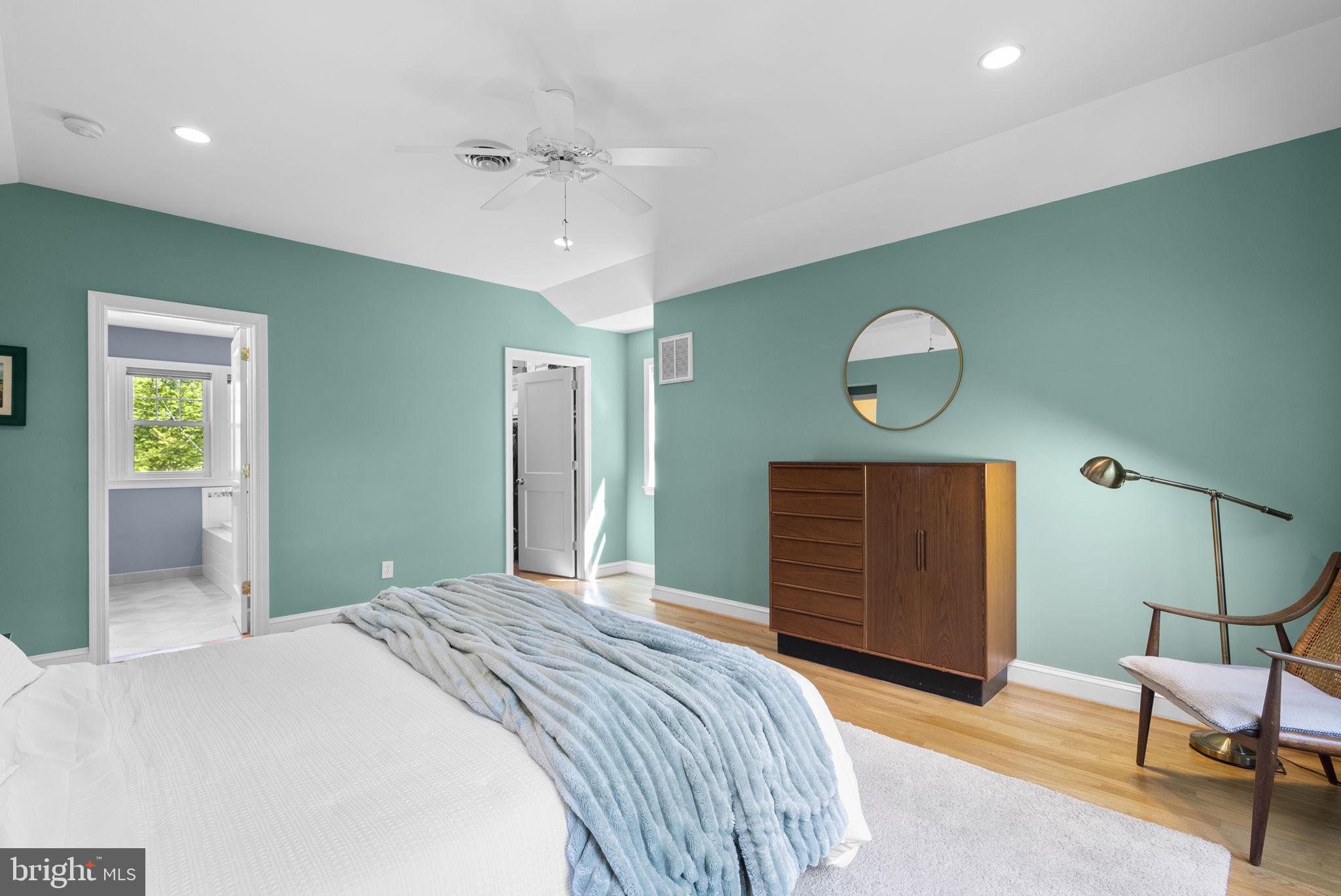 213 Crestmoor Circle Silver Spring, MD 20901 - Photo 20 of 42 Primary suite