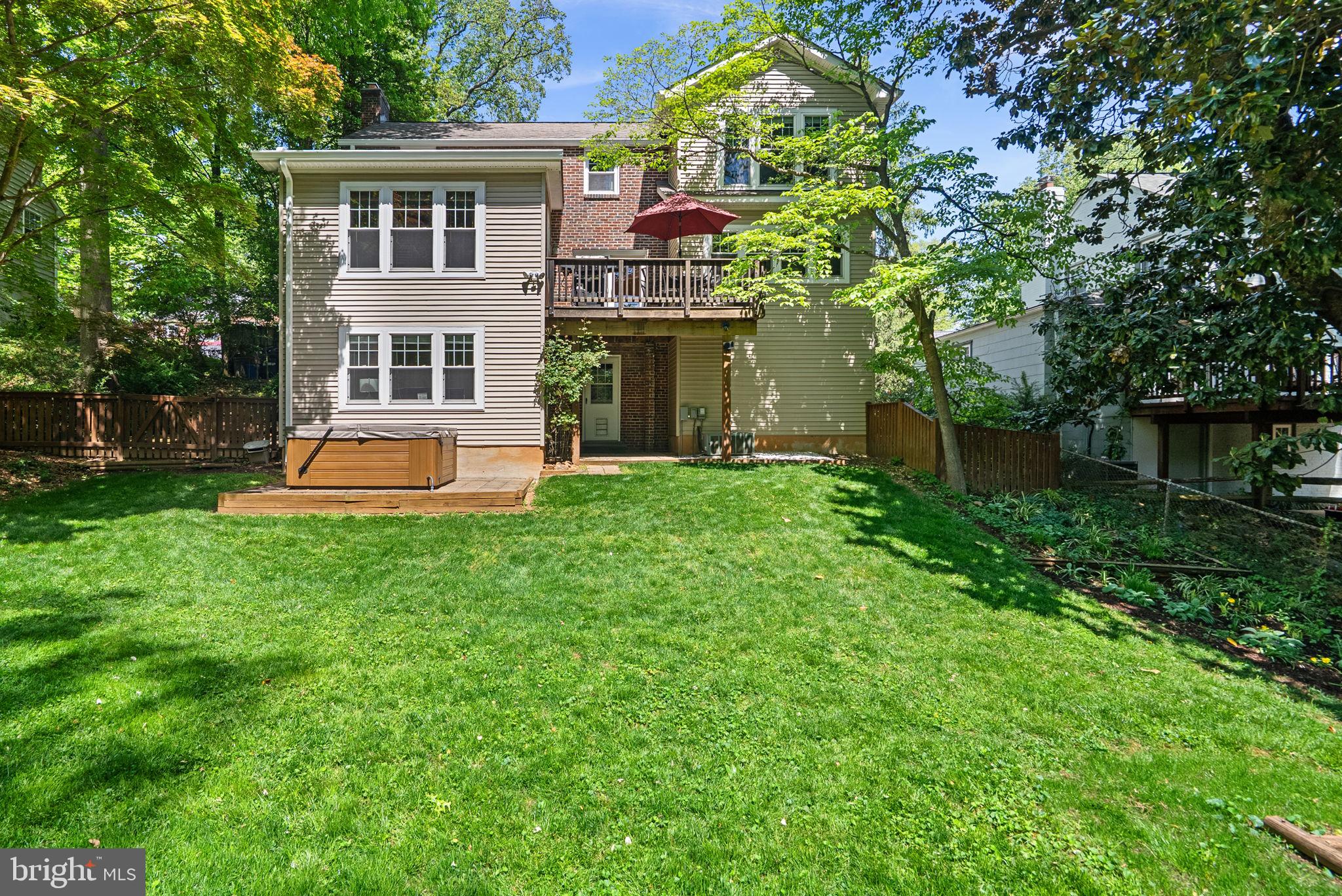 213 Crestmoor Circle Silver Spring, MD 20901 - Photo 2 of 42 Deck