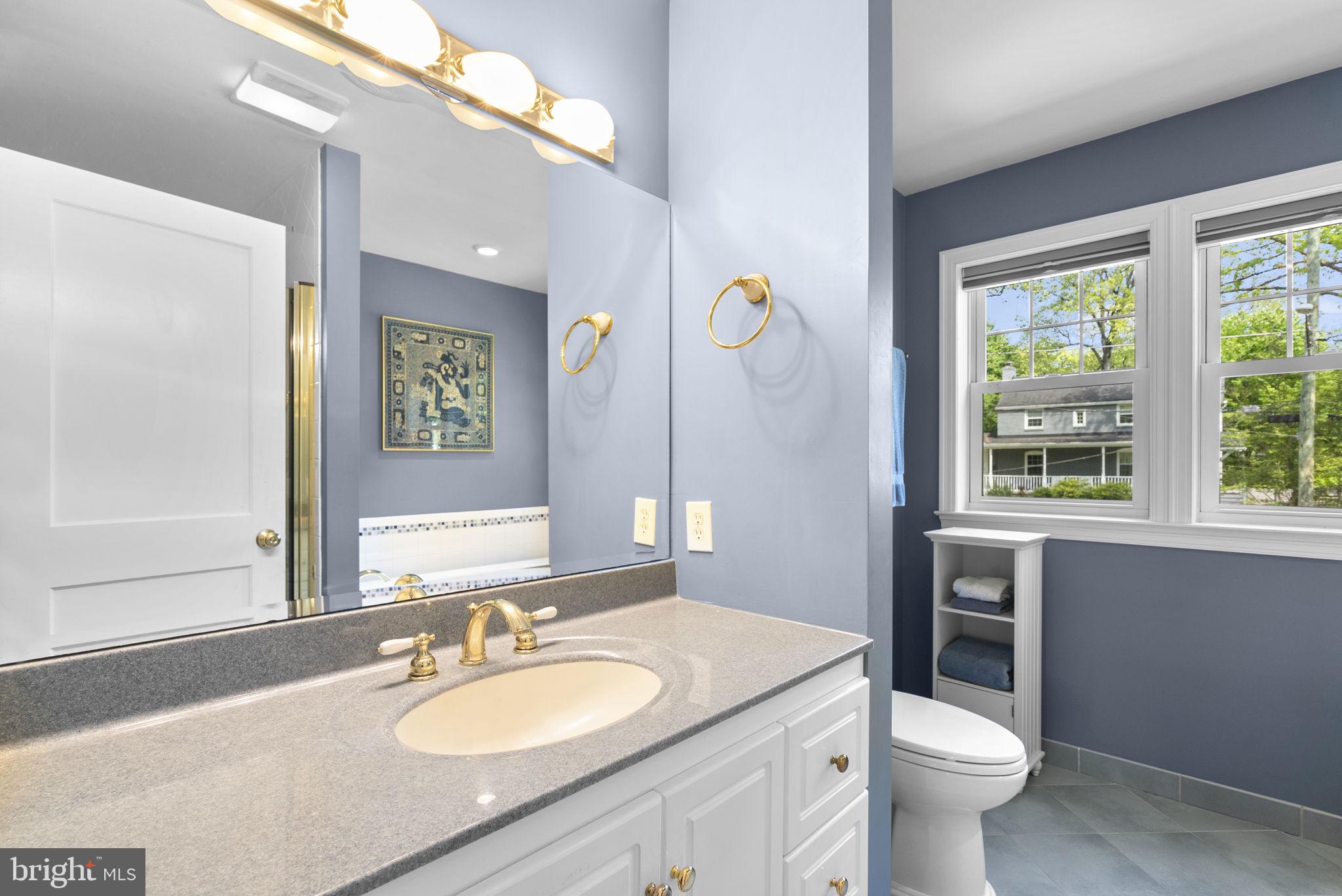 213 Crestmoor Circle Silver Spring, MD 20901 - Photo 21 of 42 Primary en-suite bathroom