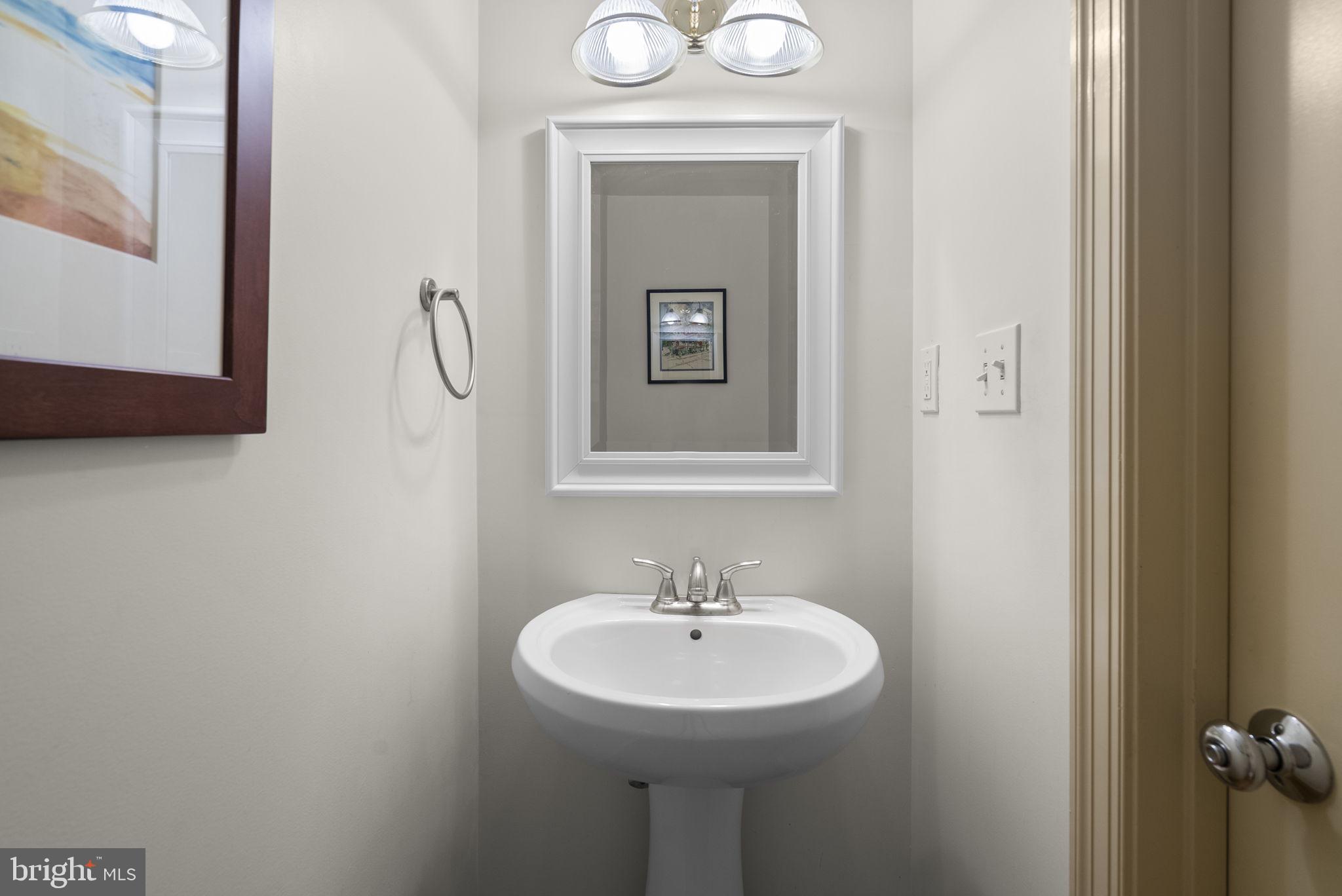 213 Crestmoor Circle Silver Spring, MD 20901 - Photo 9 of 42 Main level powder room