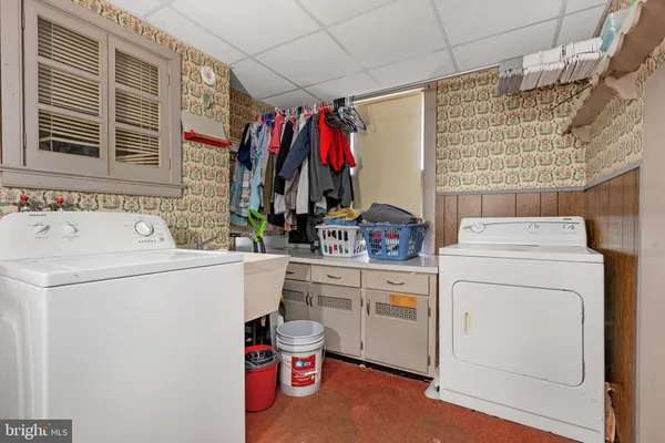 a view of a garage