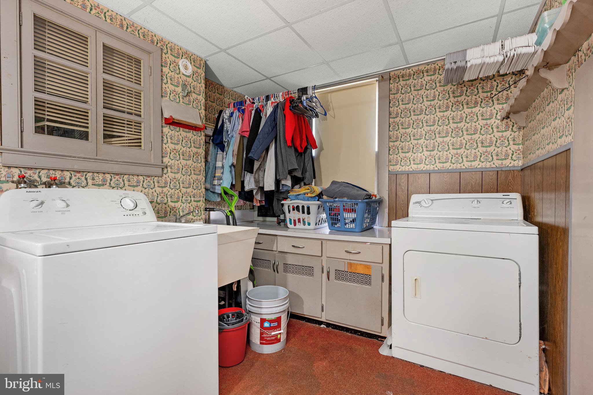 730 McAllister Street Hanover, PA 17331 - Photo 28 of 46 a utility room with dryer and washer