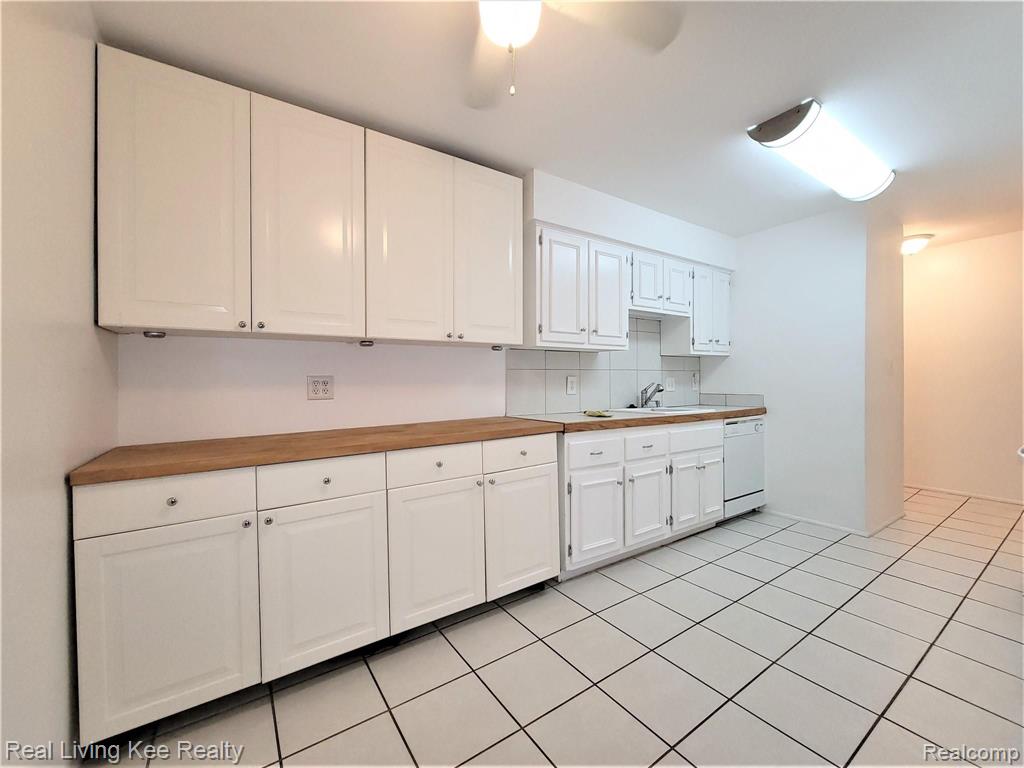 749 West Maple Road Clawson, MI 48017 - Photo 4 of 13