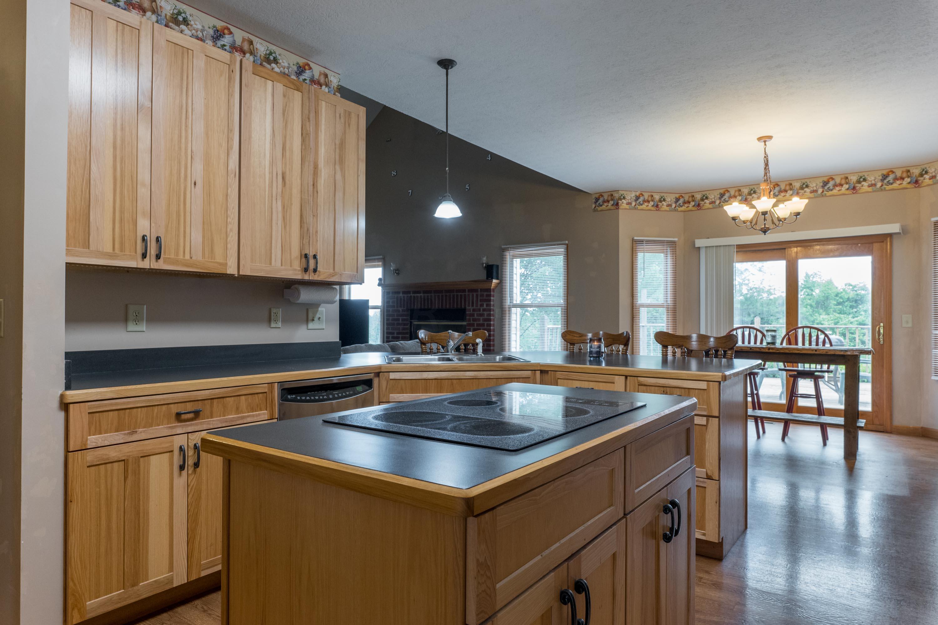 4640 Winchester Southern Road Circleville, OH 43113 - Photo 25 of 69 Center Island Cook Top