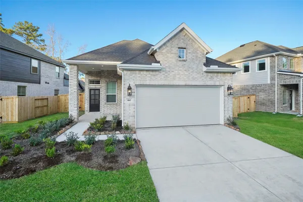 $319,900 | 160 Lukewood Circle, Conroe, TX 77318