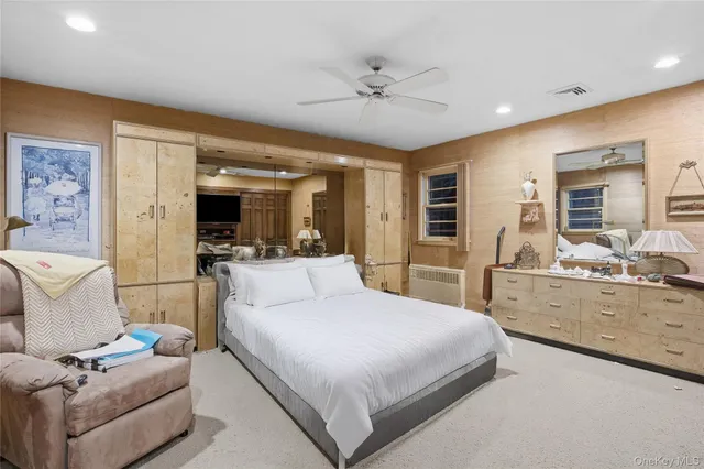 a view of a livingroom with furniture