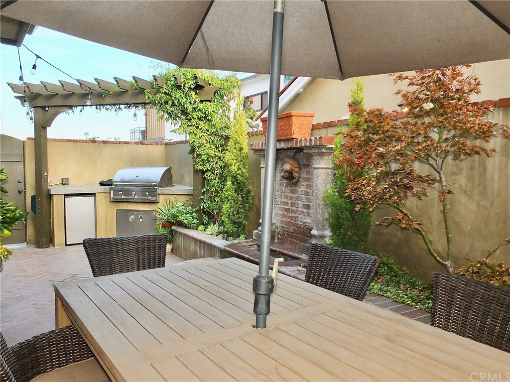 5273 Appian Way Long Beach, CA 90803 - Photo 26 of 34 a view of outdoor space patio and outdoor kitchen
