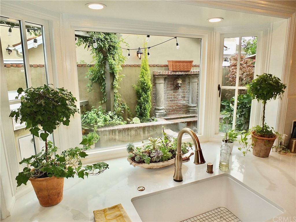 5273 Appian Way Long Beach, CA 90803 - Photo 4 of 34 a vase of flowers sitting on a table