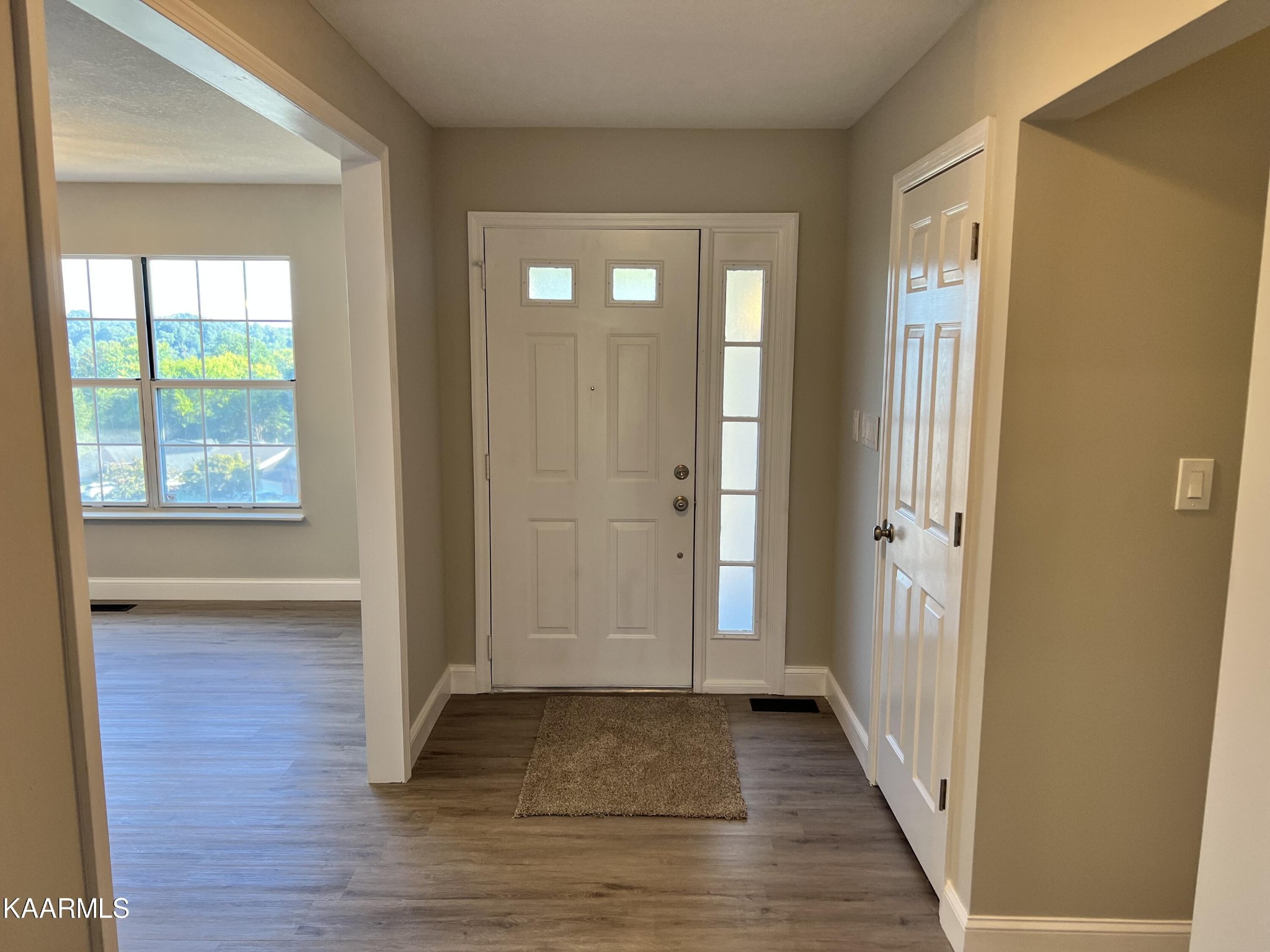 908 Spinnaker Road Knoxville, TN 37934 - Photo 2 of 35 Gallery Image 2