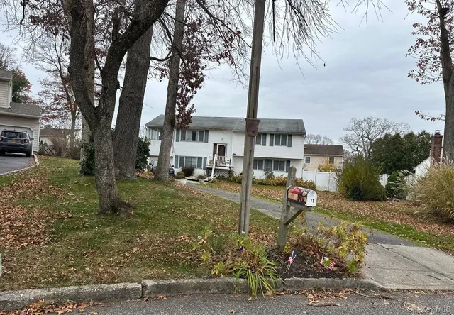 $685,000 | 11 Bell Court, Ronkonkoma, NY 11779