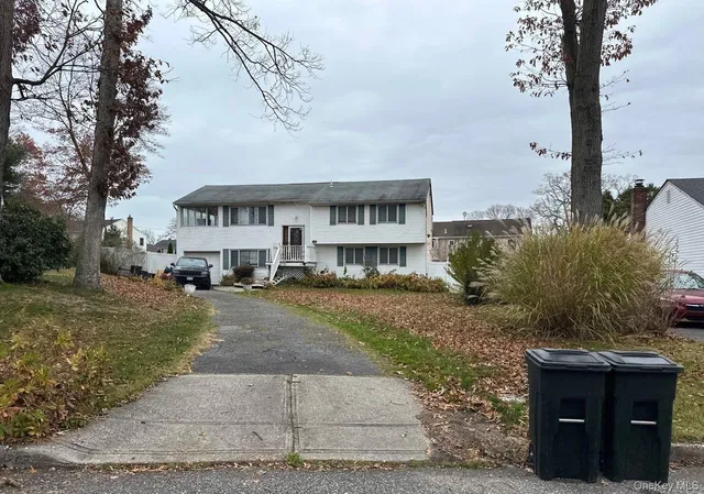 $685,000 | 11 Bell Court, Ronkonkoma, NY 11779