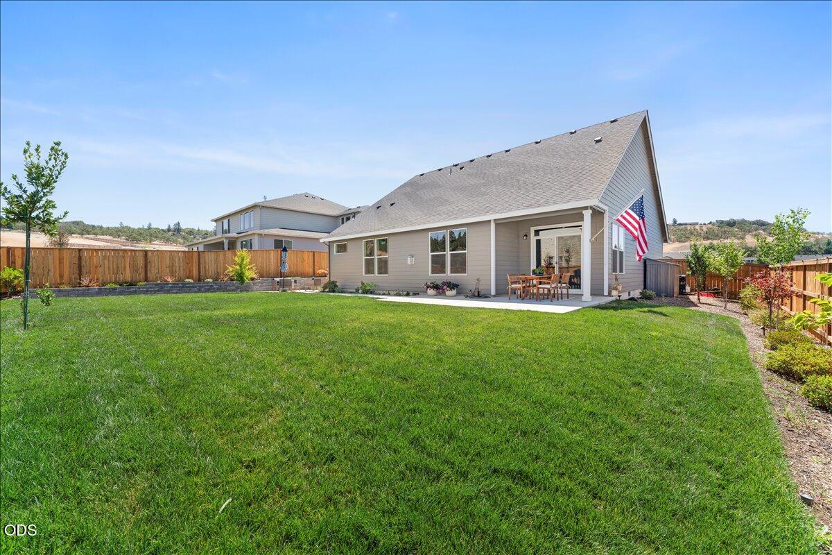 1516 Poppy Ridge Drive Eagle Point, OR 97524 - Photo 9 of 30