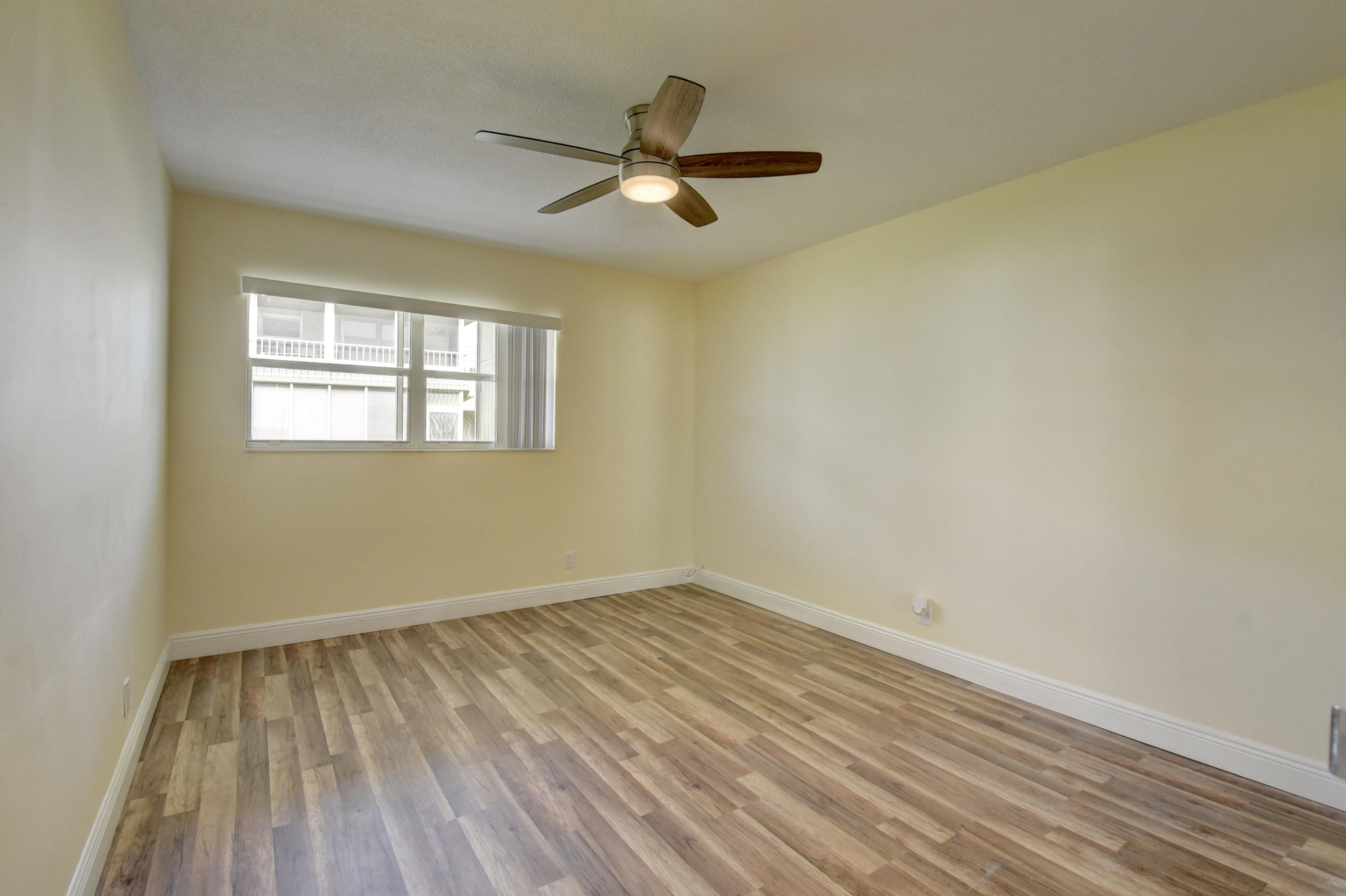 205 Flanders Drive, Unit E Delray Beach, FL 33484 - Photo 12 of 30 DSC_5015_6_7_8_9