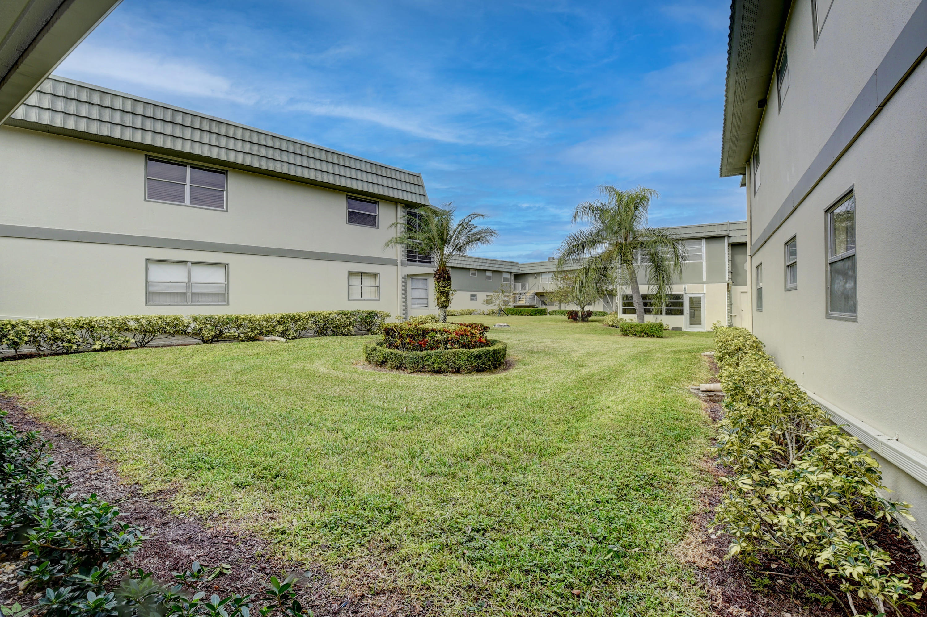 205 Flanders Drive, Unit E Delray Beach, FL 33484 - Photo 3 of 30 DSC_4955_6_7_8_9