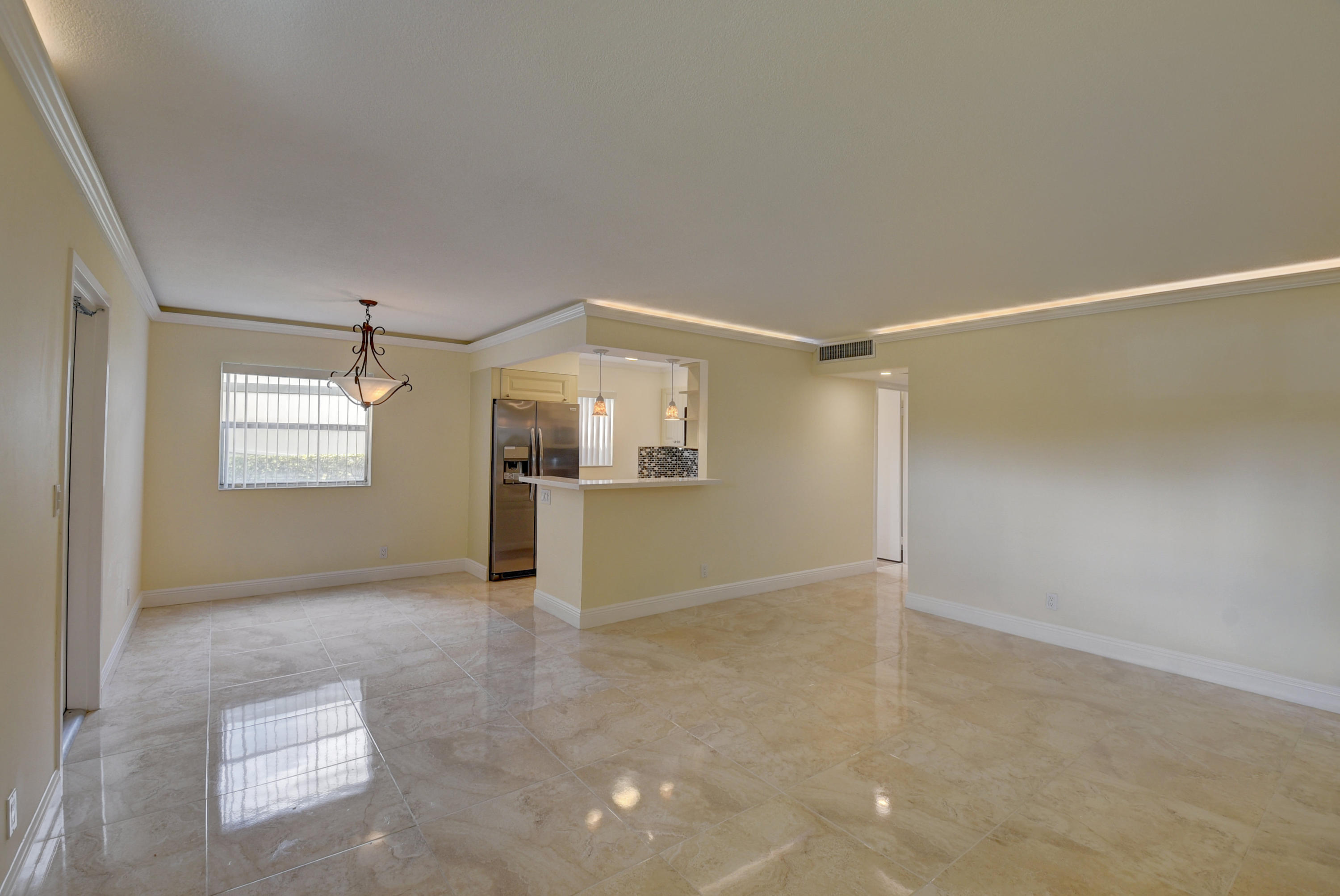 205 Flanders Drive, Unit E Delray Beach, FL 33484 - Photo 4 of 30 DSC_4975_6_7_8_9