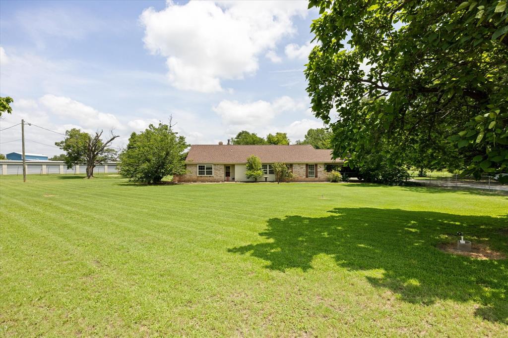 4210 Waples Road Granbury, TX 76049 - Photo 6 of 37